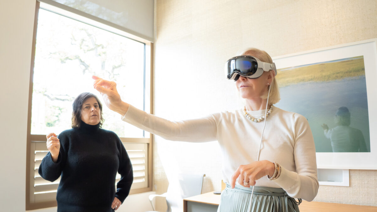 Wendy Schmidt explores Agog’s website in webXR as Amy Seidenwurm, chief of programs and strategy for Agog, looks on. Credit: Ben Gibbs / Agog
