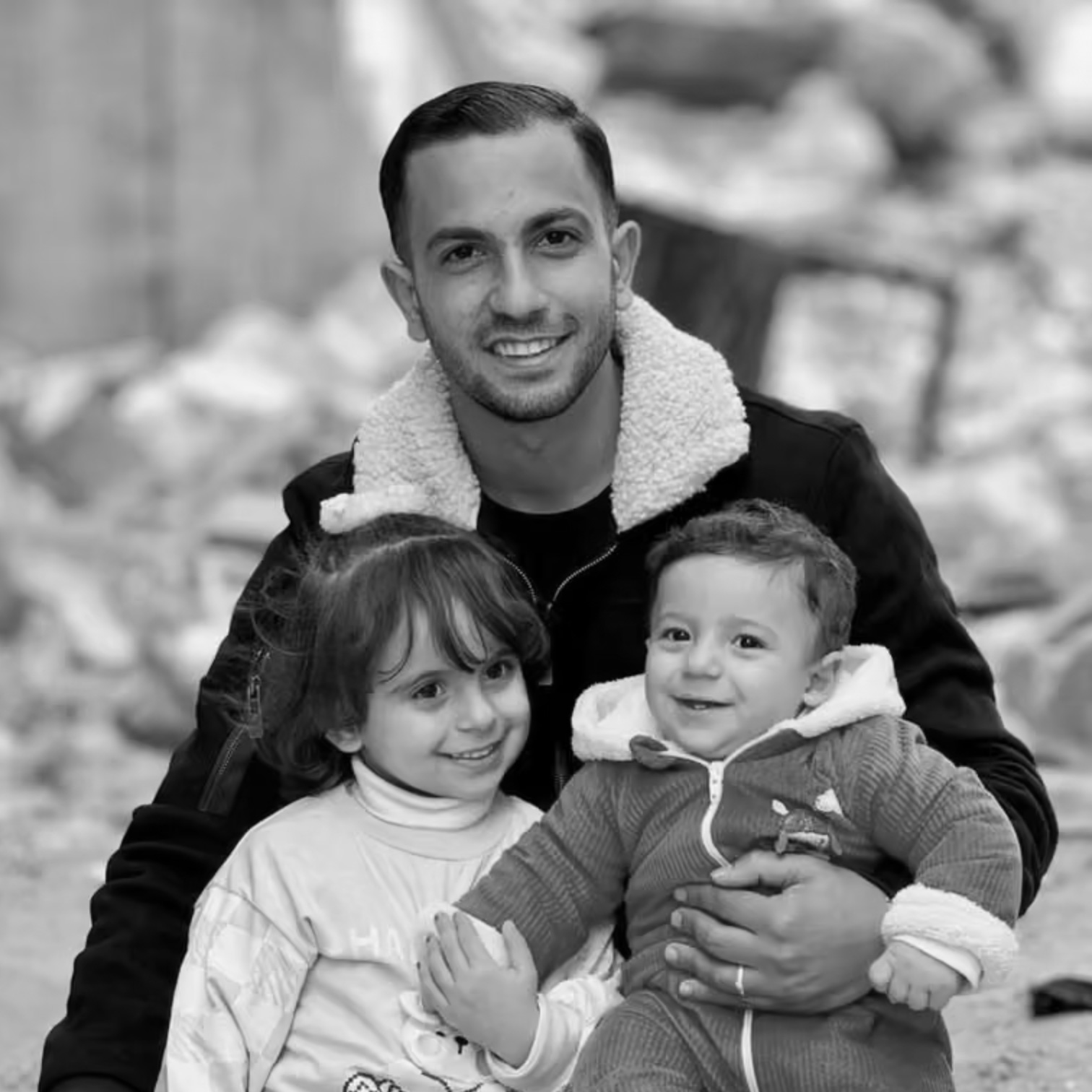 Anas al-Sharif with his kids. Photo via Facebook.